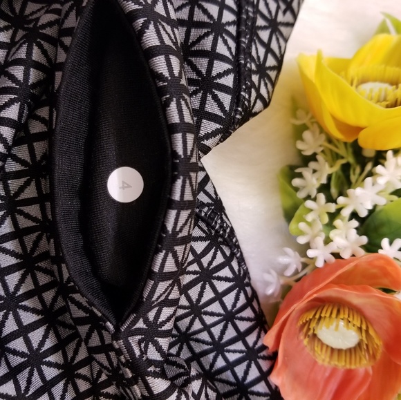 🌻🌺🌻LULULEMON GEOMETRIC WUNDER UNDER LEGGINGS!! - Picture 6 of 8